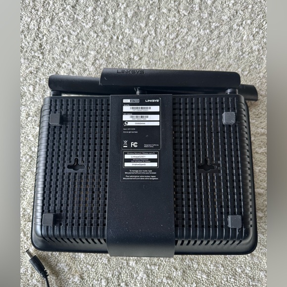 LIKE NEW Linksys WiFi router - Picture 2 of 4